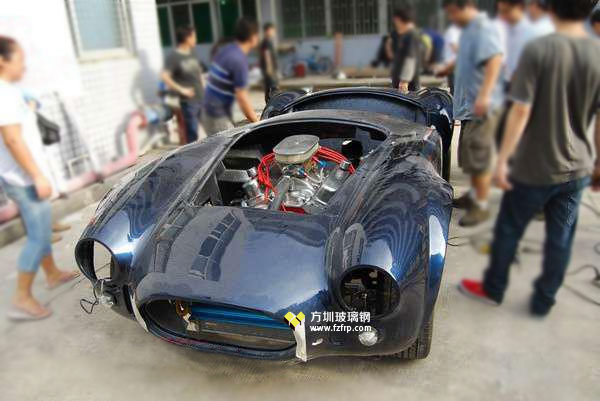 方圳玻璃鋼跑車外殼打磨拋光后發(fā)動機(jī)及配件安裝圖 方圳玻璃鋼跑車外殼打磨拋光后發(fā)動機(jī)及配件安裝圖