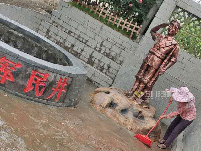 廣東平遠玻璃鋼紅軍戰(zhàn)士仿銅人物雕塑弘揚軍民魚水情